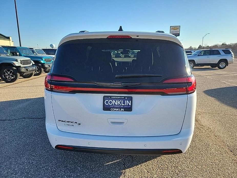 new 2024 Chrysler Pacifica car, priced at $44,150