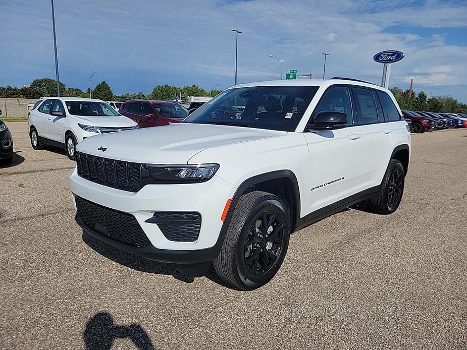 new 2024 Jeep Grand Cherokee car, priced at $41,435