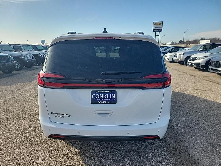 new 2024 Chrysler Pacifica car, priced at $44,150