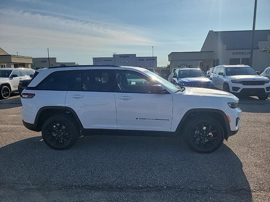 new 2024 Jeep Grand Cherokee car, priced at $40,168