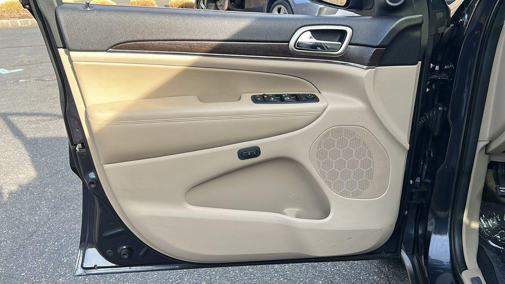 used 2014 Jeep Grand Cherokee car, priced at $10,749