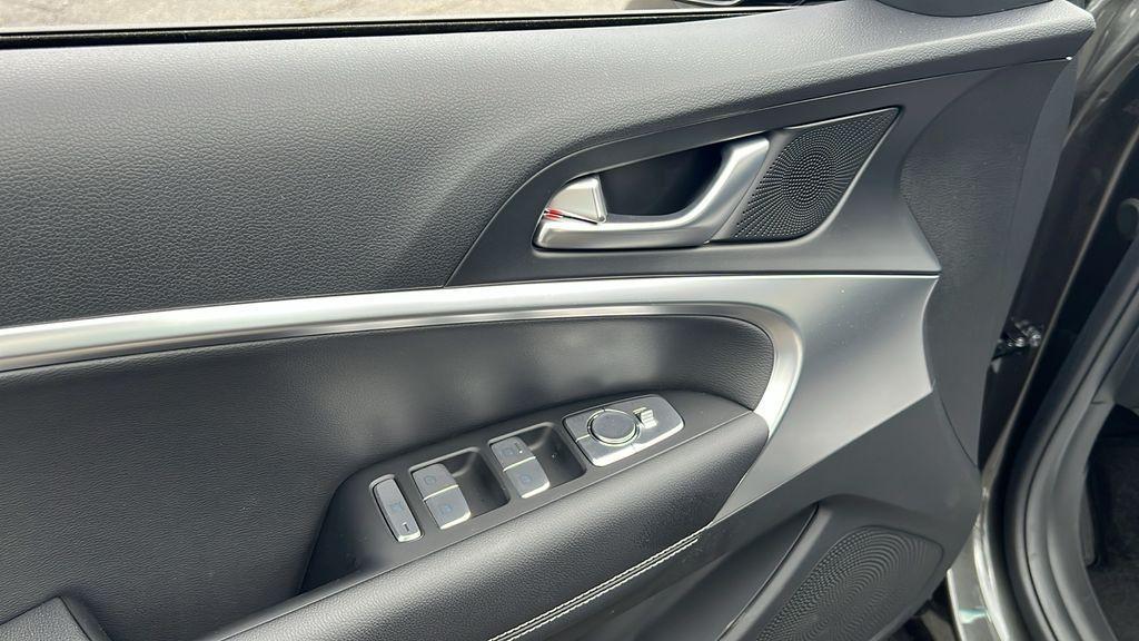 new 2025 Genesis G70 car, priced at $44,705