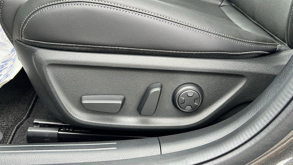 new 2025 Genesis G70 car, priced at $44,705