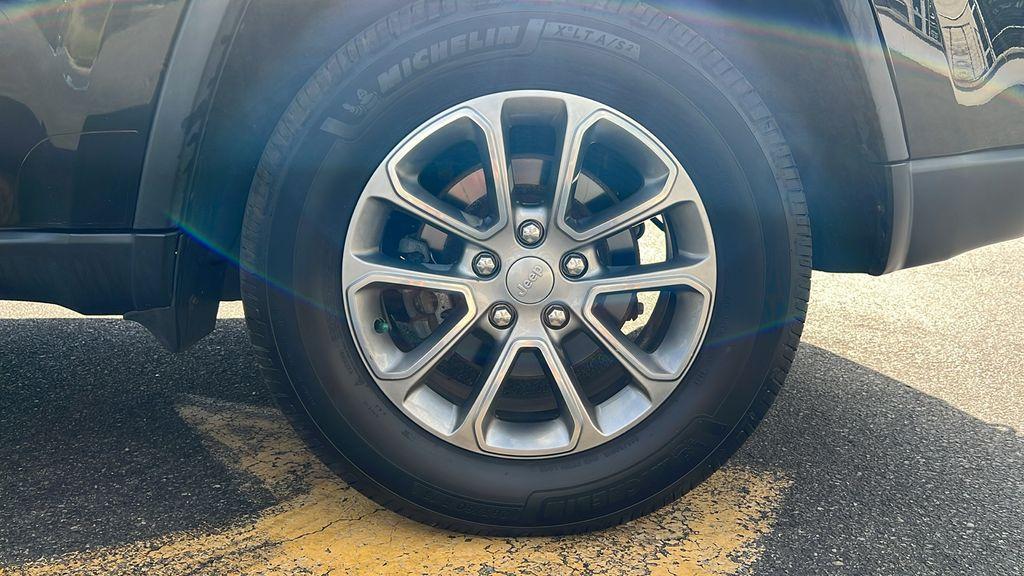 used 2016 Jeep Grand Cherokee car, priced at $14,333