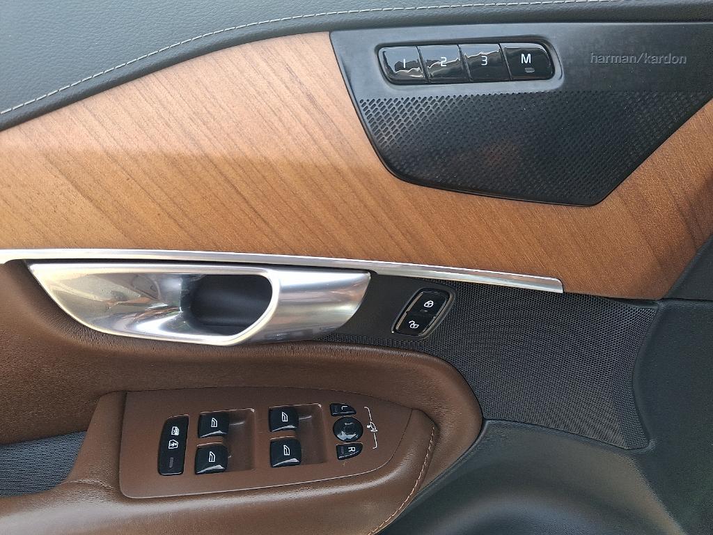 used 2019 Volvo XC90 car, priced at $22,222