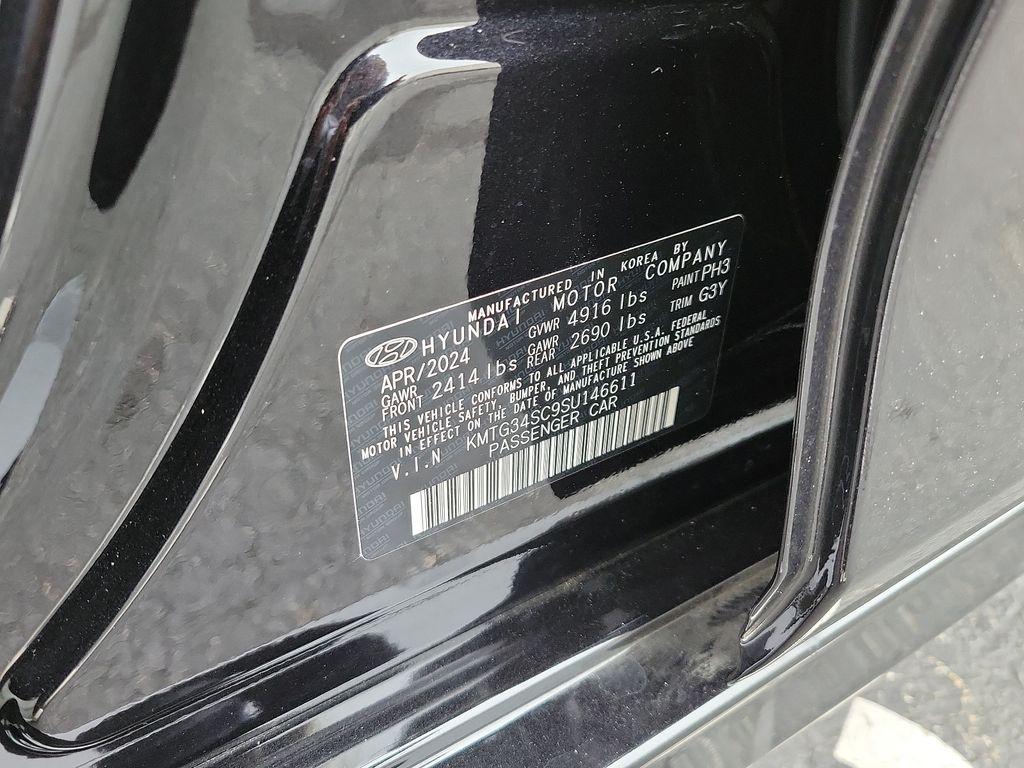 new 2025 Genesis G70 car, priced at $50,625