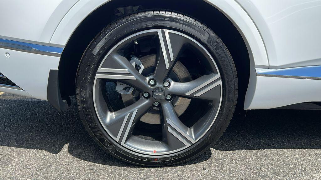 new 2025 Genesis GV80 car, priced at $82,035