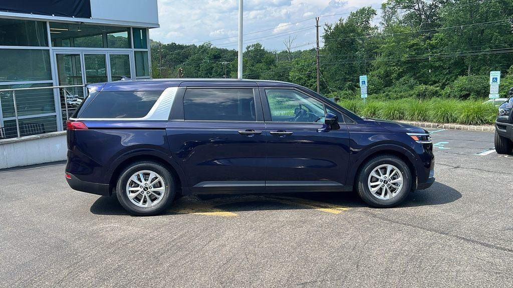 used 2022 Kia Carnival car, priced at $22,000