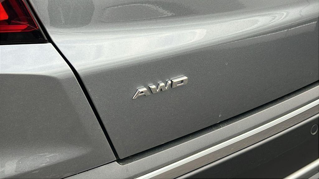 used 2022 Cadillac XT5 car, priced at $30,480