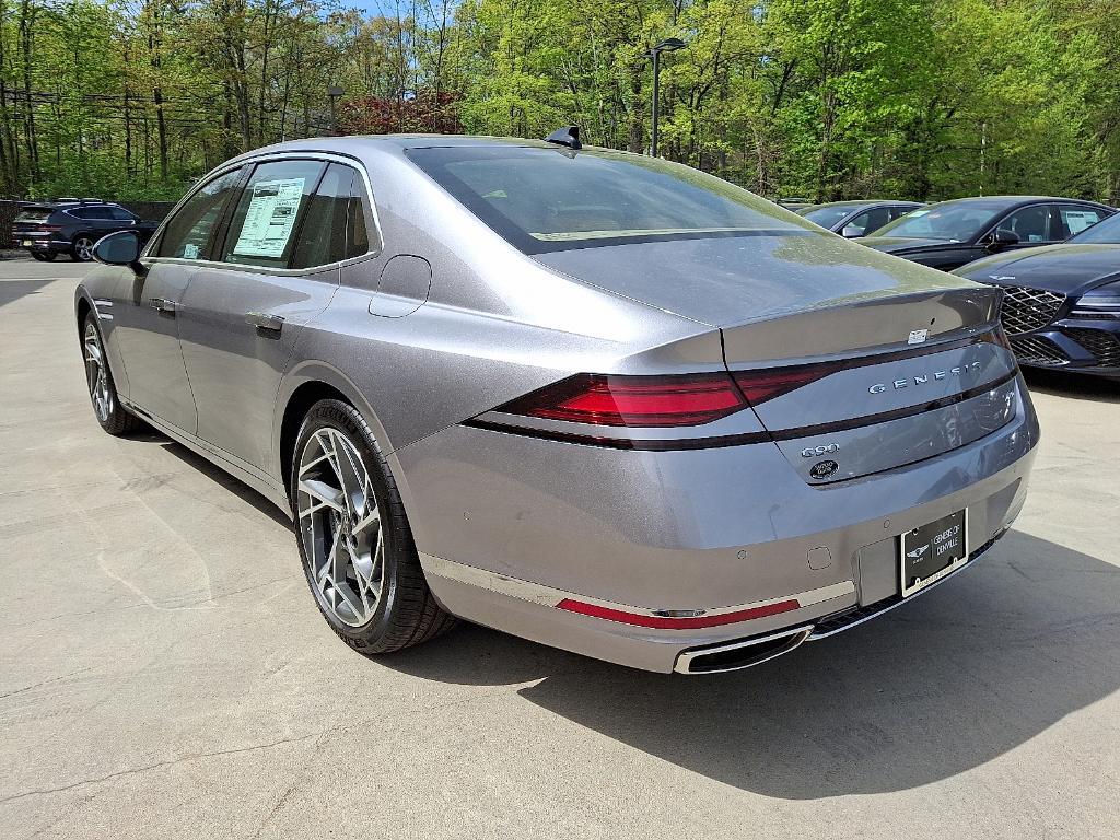 new 2025 Genesis G90 car, priced at $92,005
