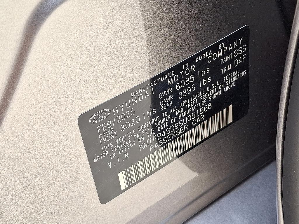 new 2025 Genesis G90 car, priced at $92,005