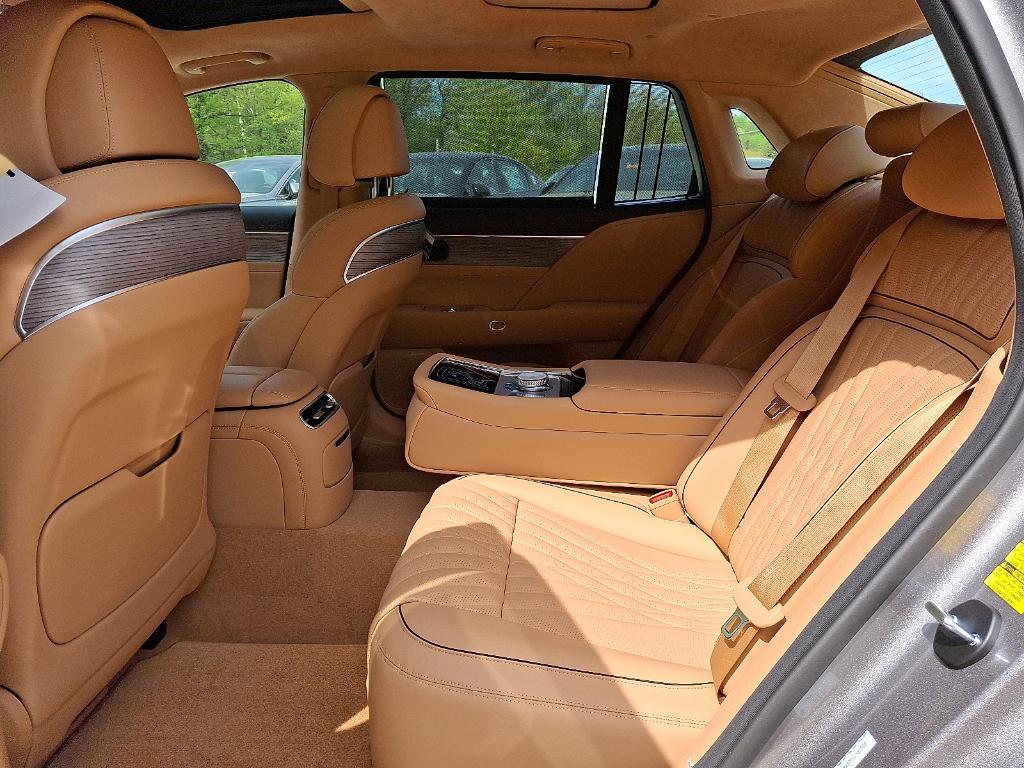 new 2025 Genesis G90 car, priced at $92,005