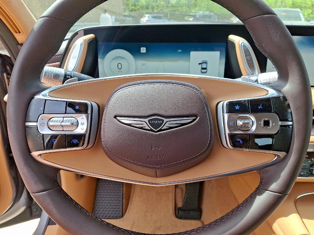 new 2025 Genesis G90 car, priced at $92,005