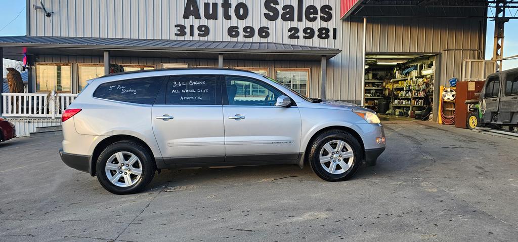 used 2009 Chevrolet Traverse car, priced at $6,900