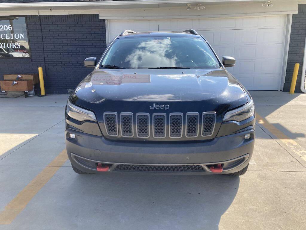 used 2019 Jeep Cherokee car, priced at $9,999