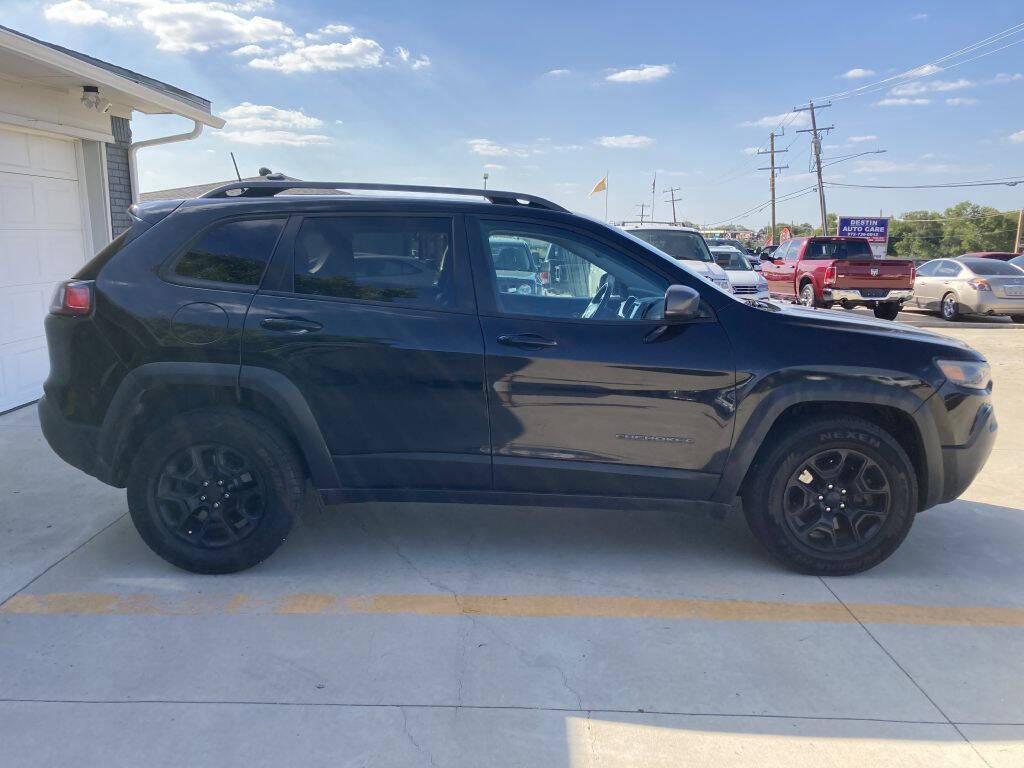 used 2019 Jeep Cherokee car, priced at $9,999