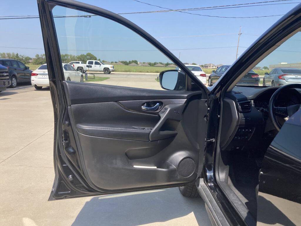used 2019 Nissan Rogue car, priced at $10,999