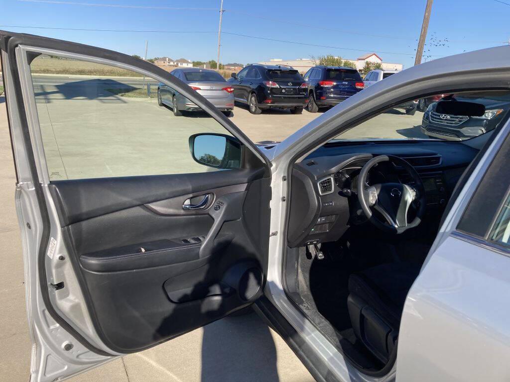 used 2016 Nissan Rogue car, priced at $7,999