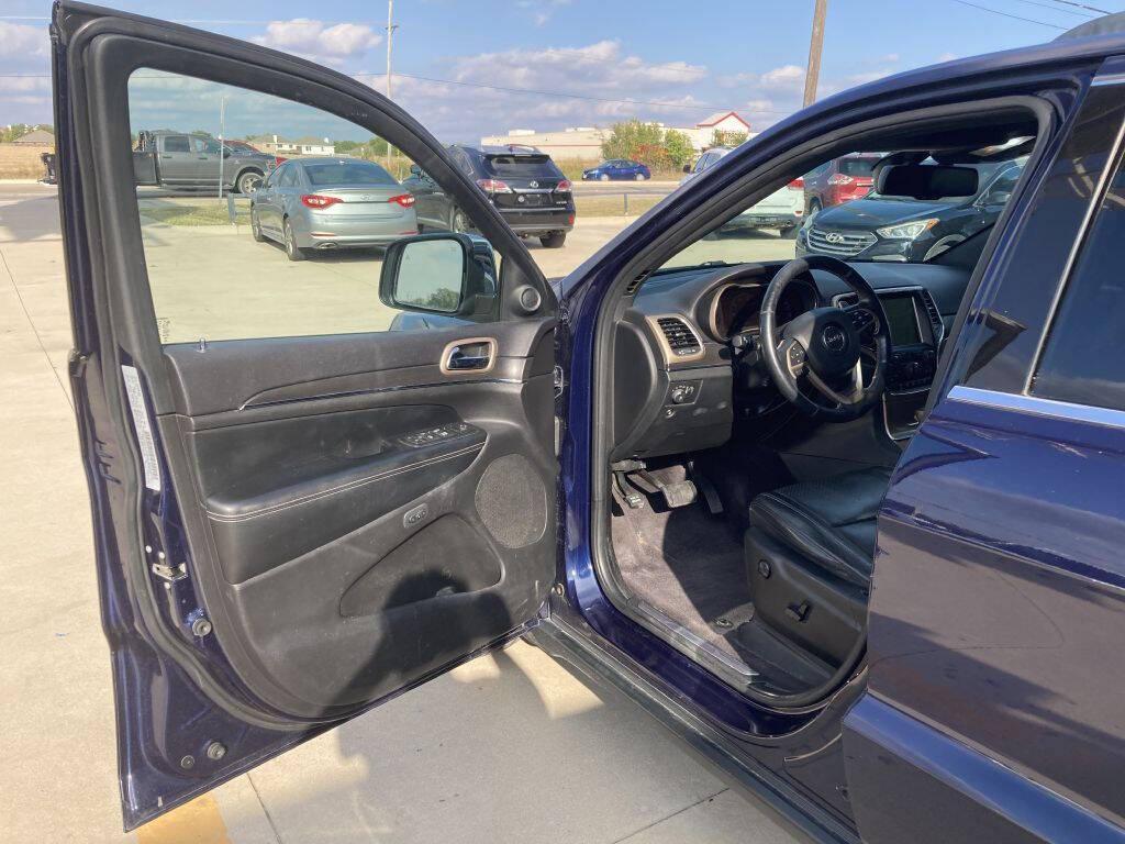 used 2016 Jeep Grand Cherokee car, priced at $12,999