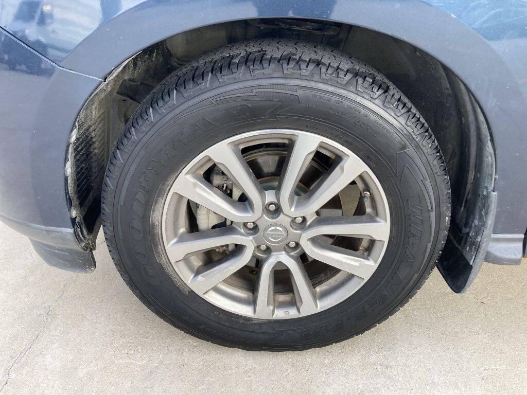 used 2015 Nissan Pathfinder car, priced at $5,999