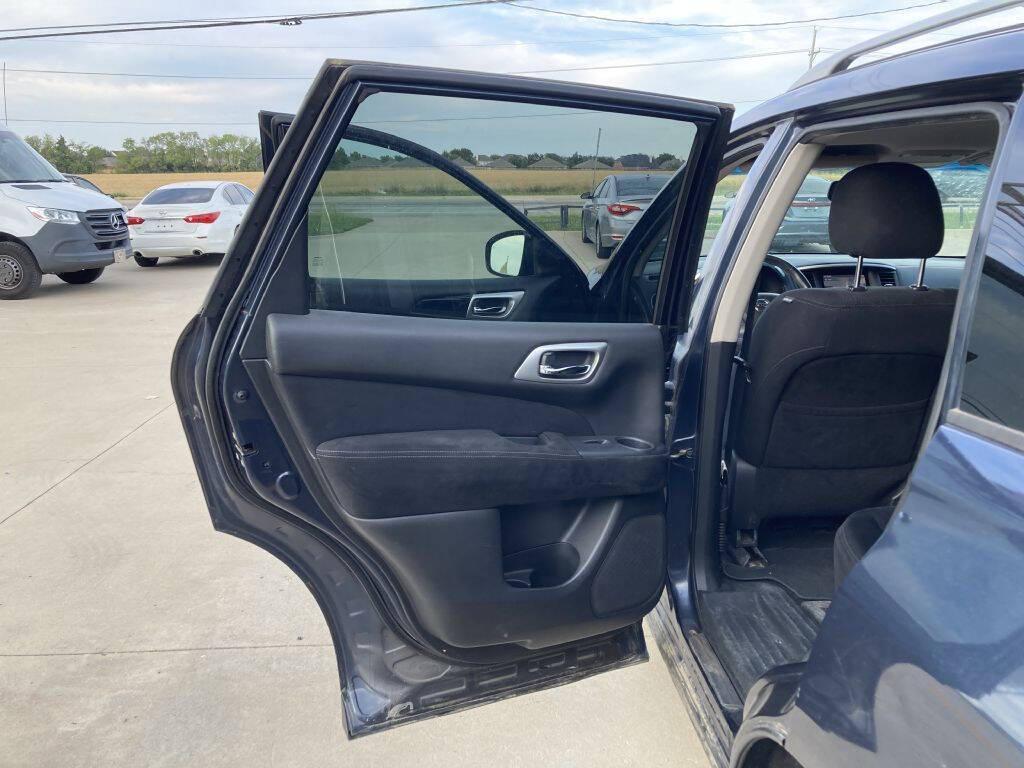 used 2015 Nissan Pathfinder car, priced at $5,999