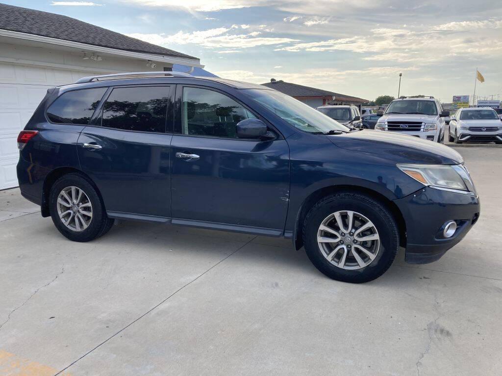 used 2015 Nissan Pathfinder car, priced at $5,999