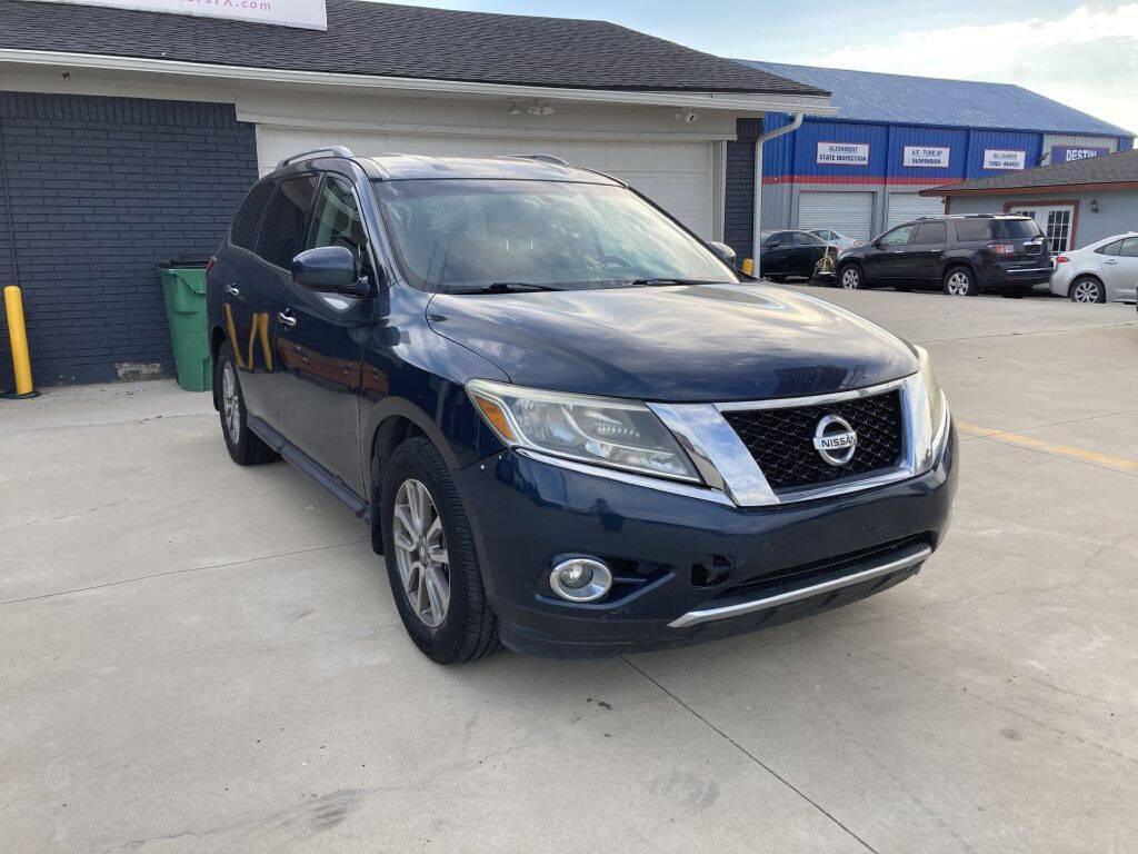 used 2015 Nissan Pathfinder car, priced at $5,999