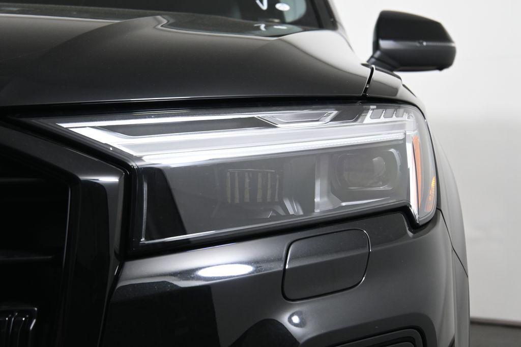new 2025 Audi Q7 car, priced at $77,450