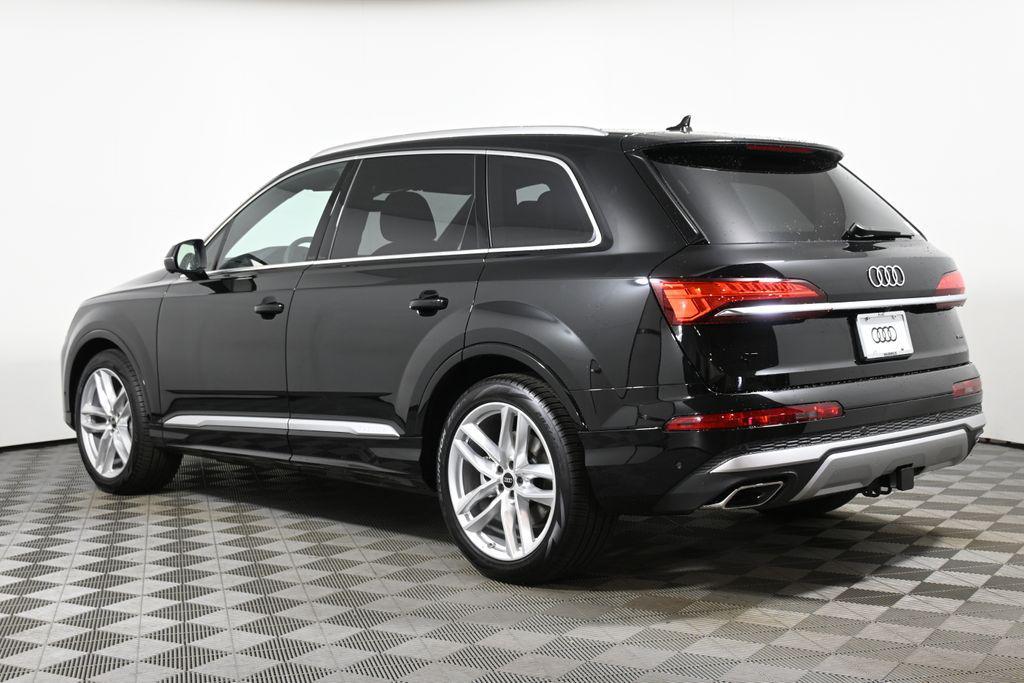 new 2025 Audi Q7 car, priced at $76,575
