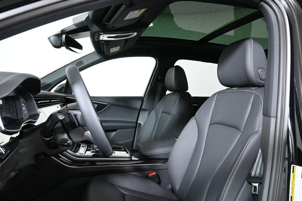 new 2025 Audi Q7 car, priced at $76,575