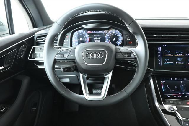 new 2025 Audi Q7 car, priced at $70,930