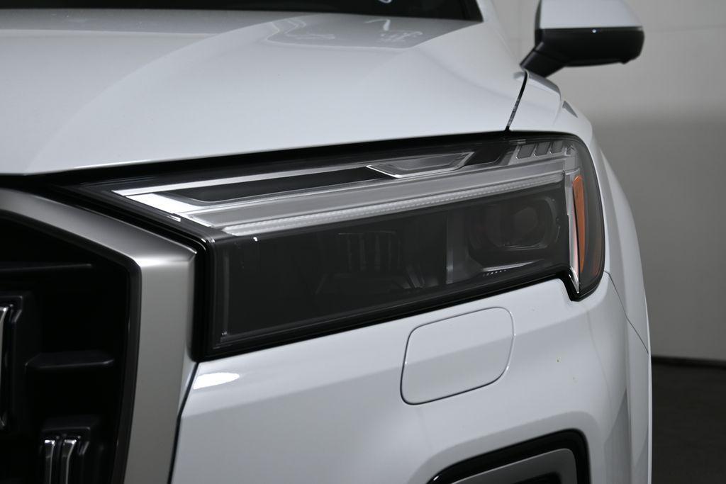 new 2025 Audi Q7 car, priced at $74,090