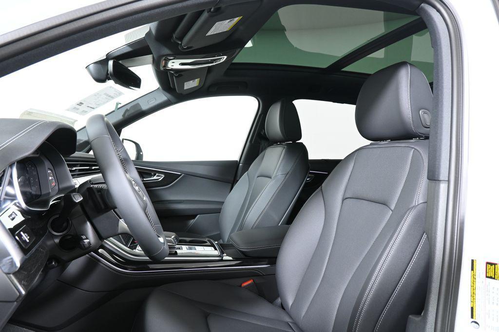 new 2025 Audi Q7 car, priced at $74,090
