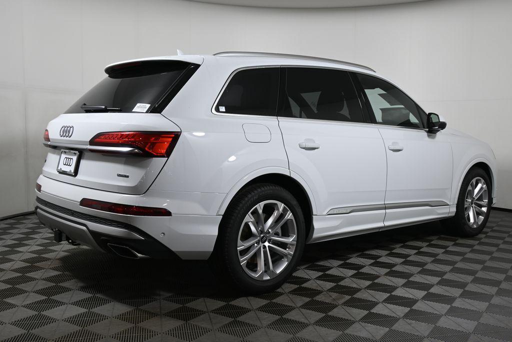 new 2025 Audi Q7 car, priced at $74,090