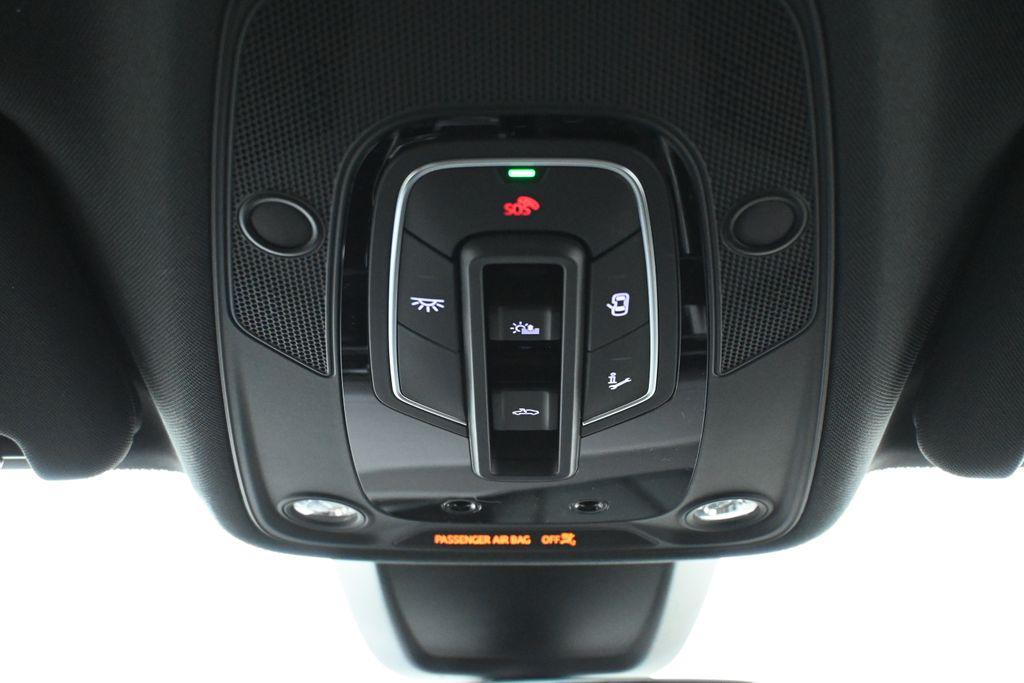 new 2025 Audi Q7 car, priced at $74,090