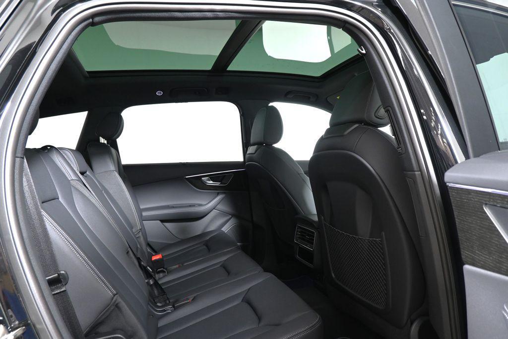 new 2025 Audi Q7 car, priced at $76,480