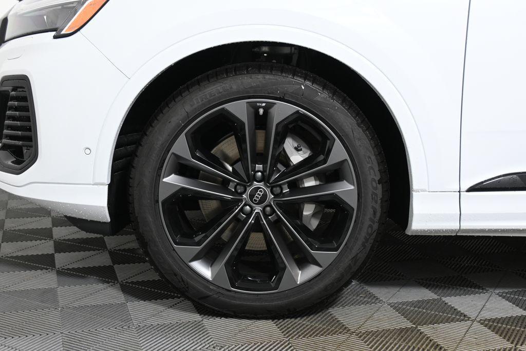 new 2026 Audi Q7 car, priced at $78,445