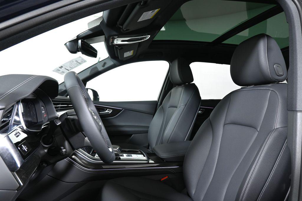 new 2025 Audi Q7 car, priced at $76,480
