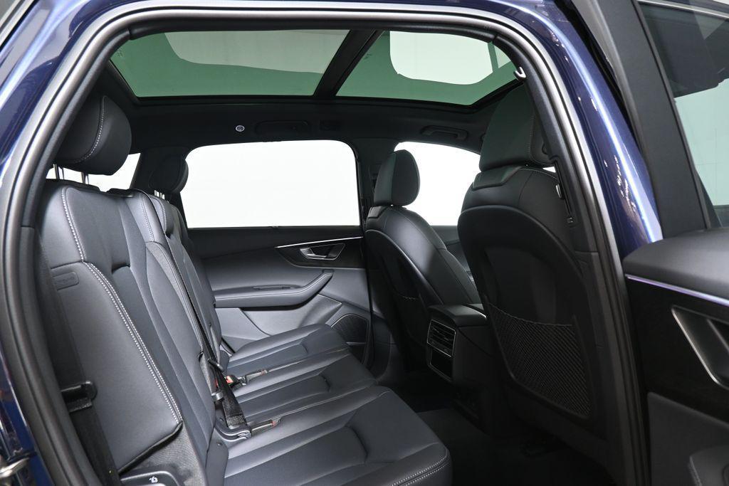 new 2025 Audi Q7 car, priced at $76,480
