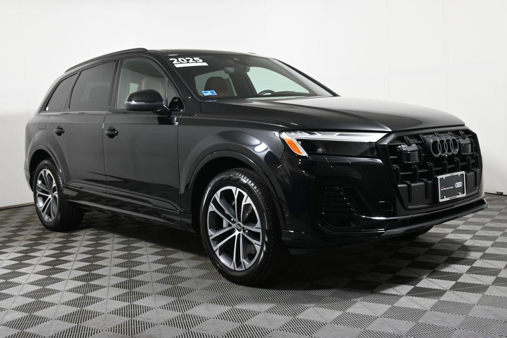 used 2025 Audi Q7 car, priced at $57,800