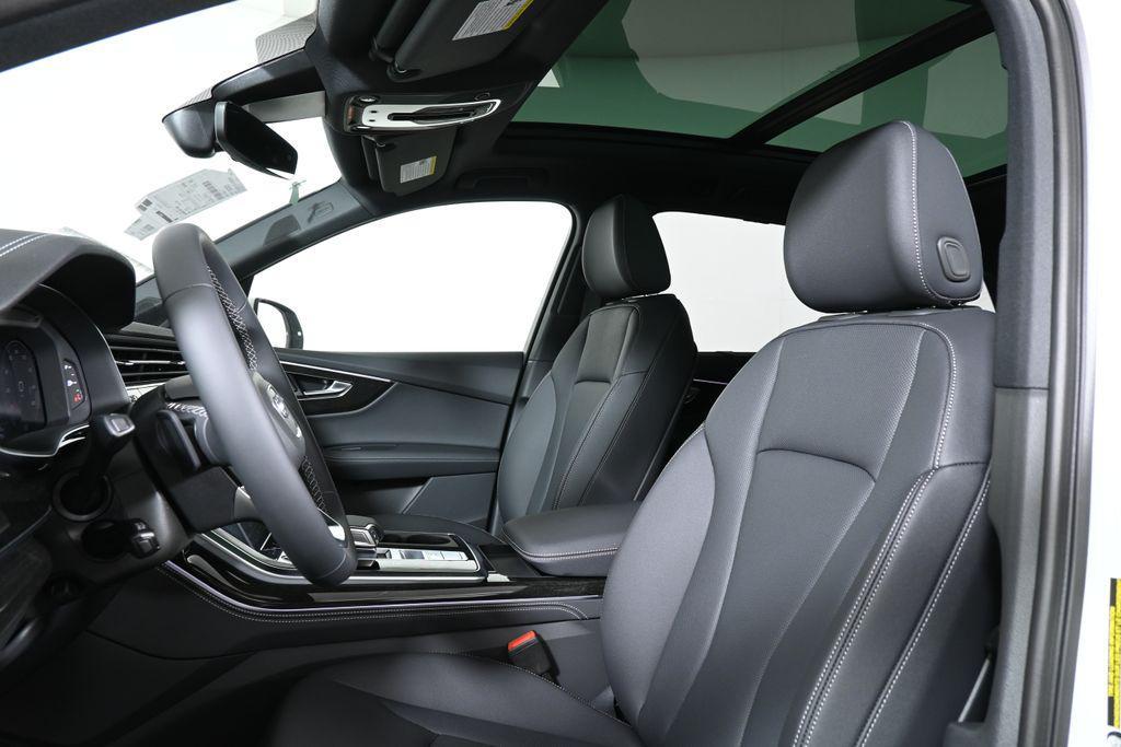 new 2025 Audi Q7 car, priced at $76,480