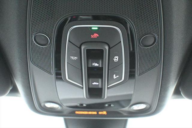new 2025 Audi Q7 car, priced at $76,480