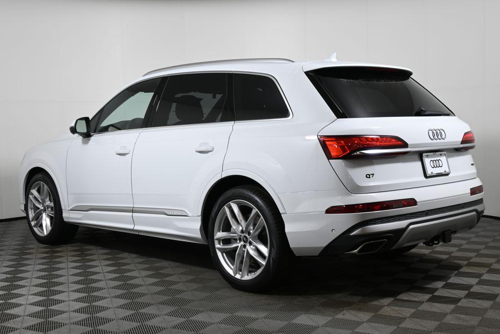 new 2025 Audi Q7 car, priced at $76,480