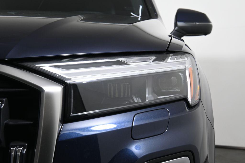 new 2025 Audi Q7 car, priced at $76,480