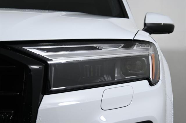 new 2025 Audi Q7 car, priced at $77,935