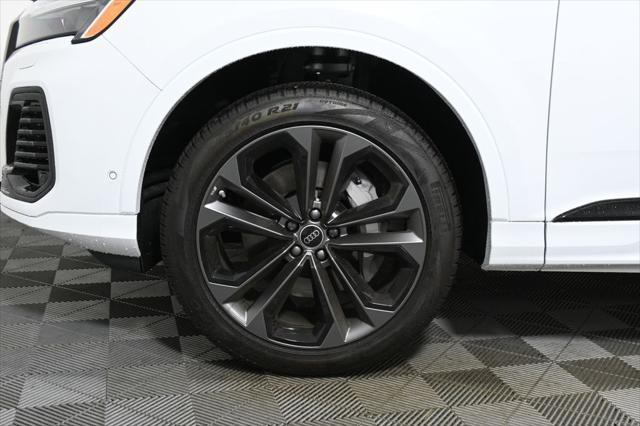 new 2025 Audi Q7 car, priced at $77,935