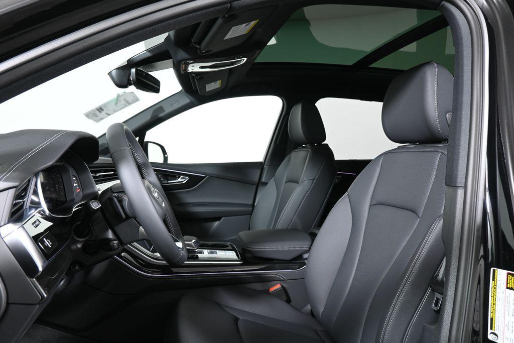 new 2025 Audi Q7 car, priced at $74,090