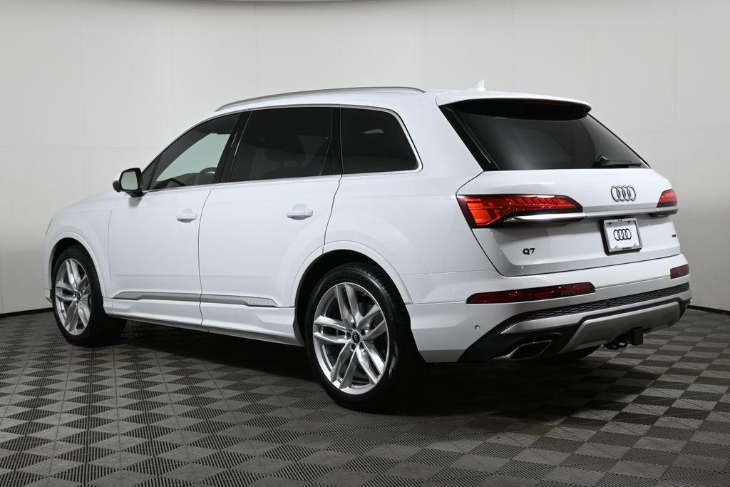 new 2025 Audi Q7 car, priced at $76,480