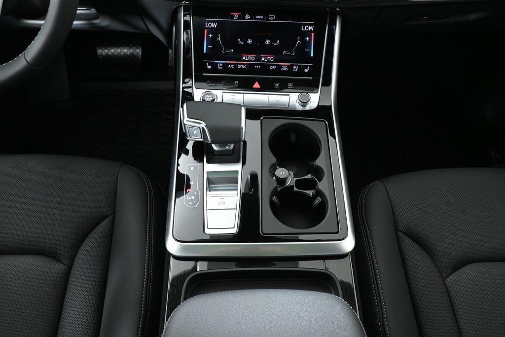new 2025 Audi Q7 car, priced at $76,480