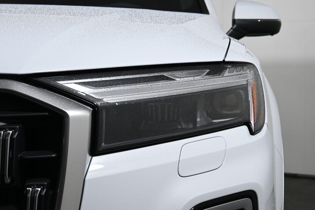 new 2025 Audi Q7 car, priced at $76,480